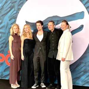 Trine Dyrholm Instagram - BIRTHDAY GIRL havde sin verdenspremiere på @zurichfilmfestival i September sidste år og har siden da rejst rundt på forskellige festivaller @tallinnblacknightsff @gbgfilmfestival @filmfestivaloostende @officialsbiff 
Nu er det ENDELIG tid til dansk premiere og vi glæder os til at I kan se filmen i biografen fra på torsdag d. 4. April ❤️#birthdaygirl #danishrelease