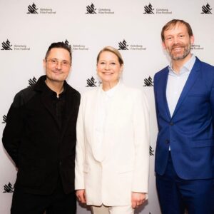 Trine Dyrholm Instagram - BIRTHDAY GIRL havde sin verdenspremiere på @zurichfilmfestival i September sidste år og har siden da rejst rundt på forskellige festivaller @tallinnblacknightsff @gbgfilmfestival @filmfestivaloostende @officialsbiff 
Nu er det ENDELIG tid til dansk premiere og vi glæder os til at I kan se filmen i biografen fra på torsdag d. 4. April ❤️#birthdaygirl #danishrelease