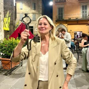 Trine Dyrholm Instagram - The Magic Key🗝️💥Thank you so much @umbriafilmfestival for this unique experience. The magical ceremony in Montone and the breathtakingly beautiful landscape of Umbria💚🇮🇹Thank you to the 2 lovely artistic directors Teresa and Rachele for inviting me for this great honour and a special thank to Pigi for taking so good care of us at the beautiful @borgocardaneto❤️