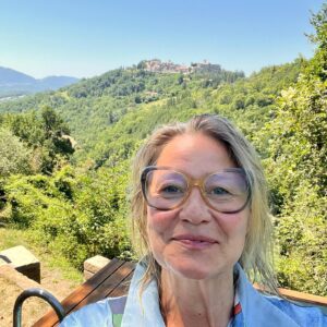 Trine Dyrholm Instagram - The Magic Key🗝️💥Thank you so much @umbriafilmfestival for this unique experience. The magical ceremony in Montone and the breathtakingly beautiful landscape of Umbria💚🇮🇹Thank you to the 2 lovely artistic directors Teresa and Rachele for inviting me for this great honour and a special thank to Pigi for taking so good care of us at the beautiful @borgocardaneto❤️