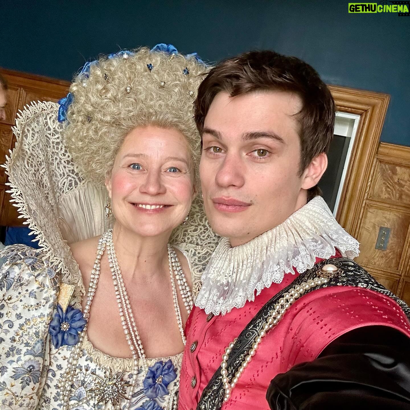 Trine Dyrholm - 5.4K Likes - 17th century selfies with this amazing cast @juliannemoore @nicholasgalitzine @tonycurran @niamhalgar @ameliagething and director @oliver_hermanus ā¤ļø #maryandgeorge is now available on @starz