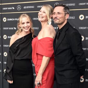 Trine Dyrholm Instagram - BIRTHDAY GIRL havde sin verdenspremiere på @zurichfilmfestival i September sidste år og har siden da rejst rundt på forskellige festivaller @tallinnblacknightsff @gbgfilmfestival @filmfestivaloostende @officialsbiff 
Nu er det ENDELIG tid til dansk premiere og vi glæder os til at I kan se filmen i biografen fra på torsdag d. 4. April ❤️#birthdaygirl #danishrelease