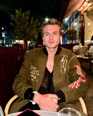 Tristan Evans Instagram - Ask me a question 🙇🏼‍♂️