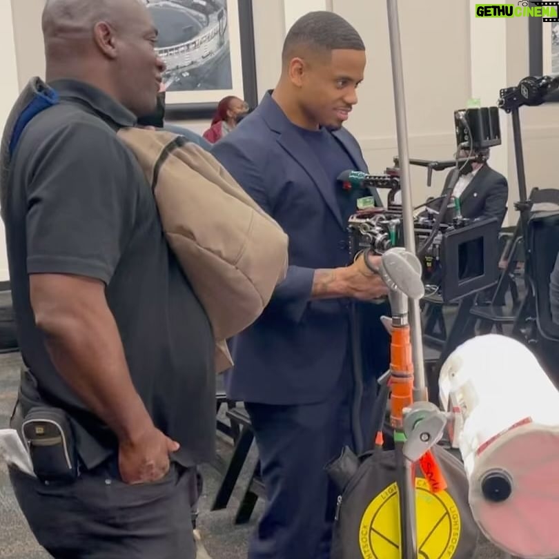 Tristan Mack Wilds - 3 Likes - I know, i missed the trend of posting shots of us at work, but allow me to reintroduce myself…
#AlonzoPowers.
#RenewSwagger.
#Swagger.