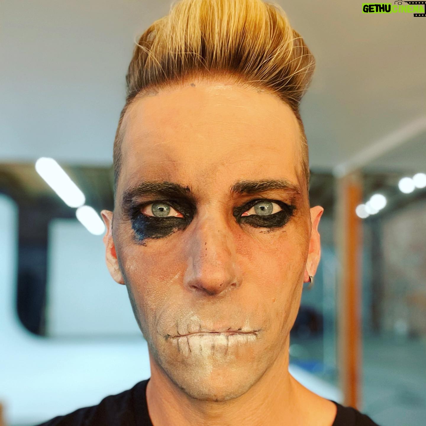 Troy Baker - 39.7K Likes - Alright, caption-ers. Do your worst.