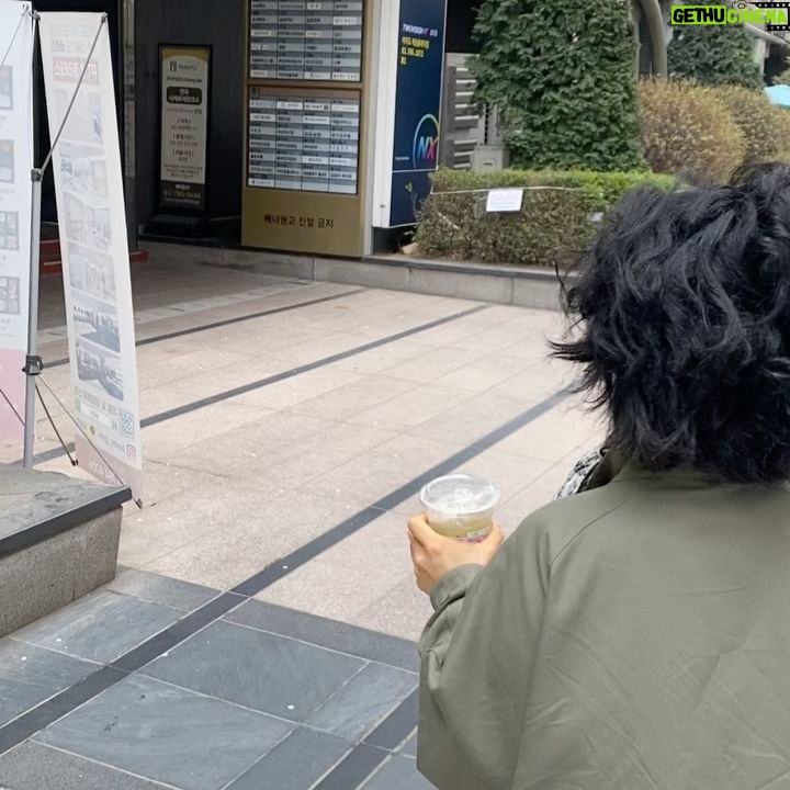 Truedy - 3 Likes - 길고 긴 겨울이 지나, 드디어 따-뜻한 봄이 왔네요☺️
소중한 사람들과- 벚꽃같은 웃음 함께해요🌸
대은오빠 재영오빠 적잖이 창피할만도한데,
나랑 느을- 함께 다녀줘서고마워요🌻
@daeeunrhee @jae_young10