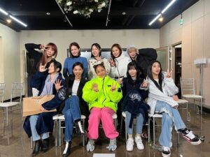 Truedy Instagram - 레전드 채리나선배님✨ @rina_sister 리나언니 절친으로
놀던언니에 함께 했어요🥰❣️끼약!!!🥹🪽
(제 인생에 이런날이 오다니요!!! 꺅!!! 🤩 3!4!)

놀던언니 모든분들이 정말 원래 친했던 언니들처럼
따뜻하게 맞아주셔서 정말 행복하고 감사한 시간이었어요🥹
세상에서 가장 천사같은 놀던언니들..🫶🏽
사랑하고 감사합니다🫶🏽❣️
#놀던언니 많은 사랑과 관심 부탁드려요🙇🏽‍♀️🫶🏽

*제 핑크색 셋업 츄리닝   패딩은 노스페이스 제품입니다!!
 @thenorthface_whitelabel