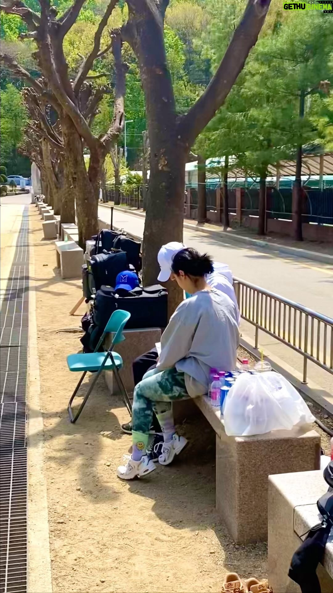 Truedy - 3 Likes - 마.침.내 최강야구 시즌3이 내일 시작합니다!🥹⚾Ⓜ
28도의 무더운 태양 아래, 감독님은 늘 항상 그자리에서 계시네요🙇🏽♀️
존경합니다! 정말 많이 사랑합니다 감독님🙇🏽♀️
#인생은순간이다 #최강야구 #D-1