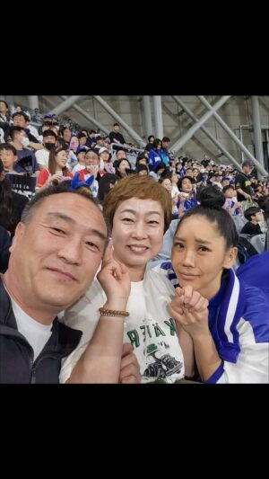 Truedy Instagram - 서로를 응원해주는 최강가족들이 있기에, 행복합니다🫶🏽Ⓜ️
오늘밤 10시 30분 “최강야구” 함께하겠습니다-!🙇🏽‍♀️