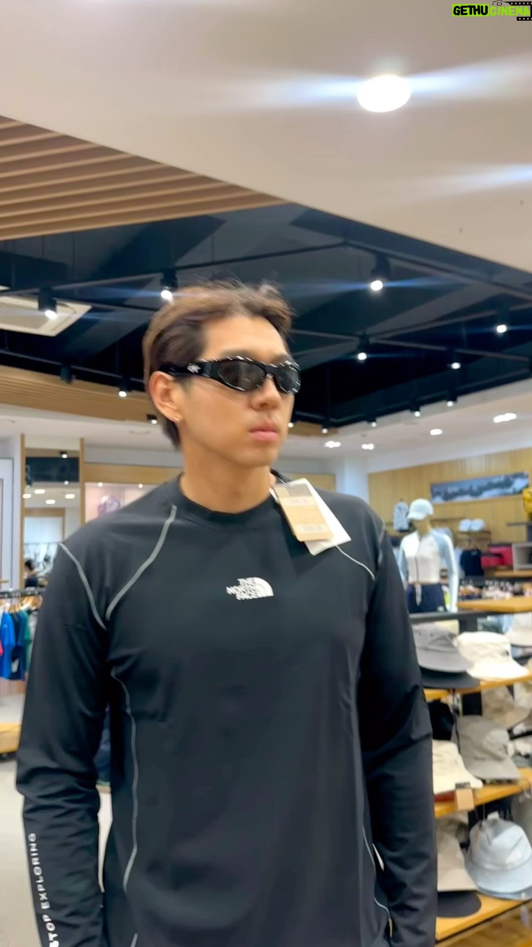 Truedy - 3 Likes - 노스페이스.. 여름까지 잘하면 어떡하자고..😮💨
여름준비🏖️ 노스페이스로 해야〰️해야〰️해.야.할.때!🤣
서로를 사랑하고 배려하는 우리는 노스패밀리🏝️
우리는 서로를 응원해~ 그리고 사랑해🥹🫶🏽❣️