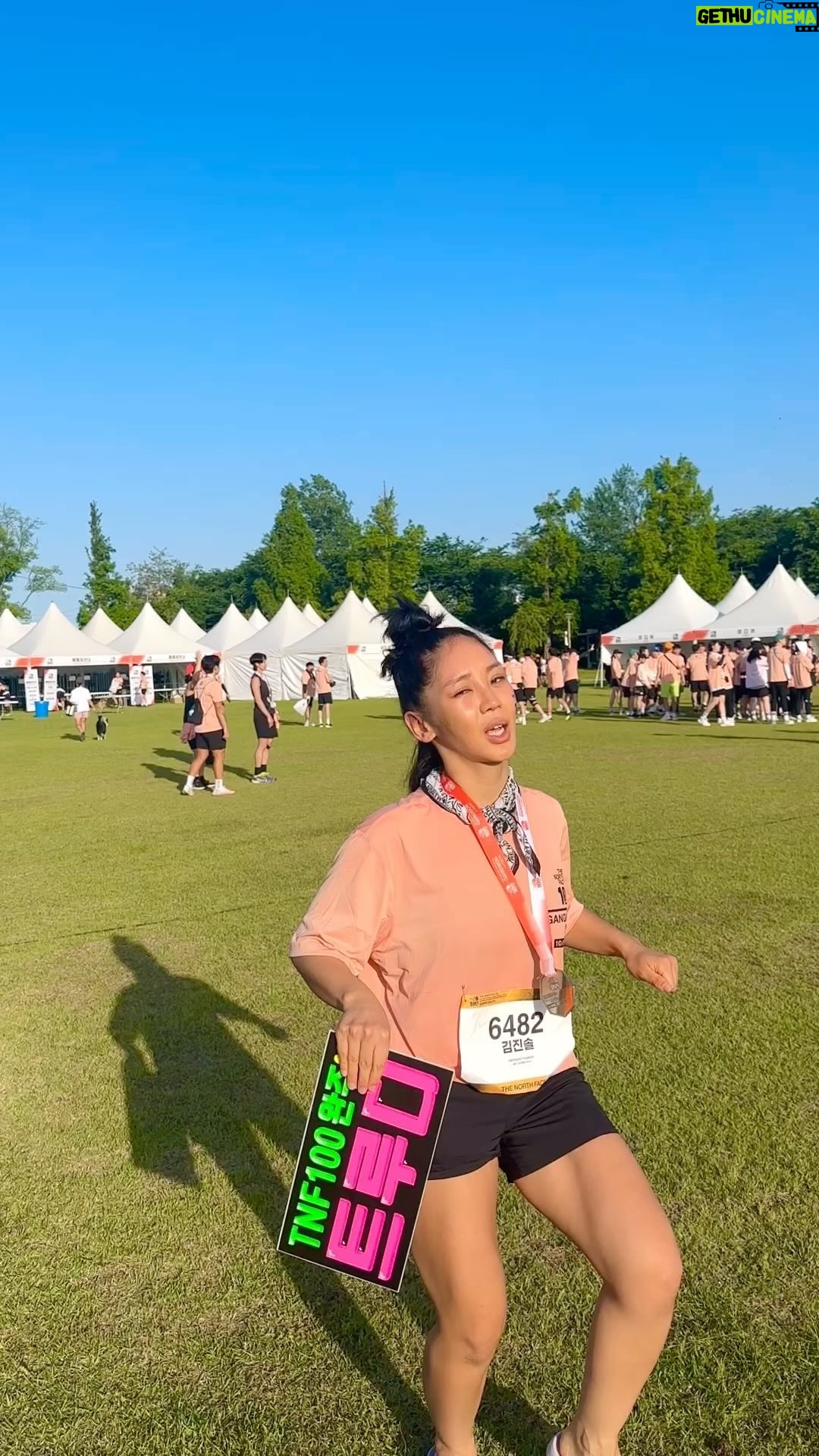 Truedy - 3 Likes - 노스페이스 트레일러닝 100 션선배님 공연-!
50km 마라톤 완주하시고 공연까지..!🥹🫶🏽
존경하고 사랑합니다-!🤩
우리는 노~쓰 패밀리🇰🇷
#THENORTHFACE100 #TNF100 #션선배님 #차은우 #노쓰남매
*노스페이스 공식 유투브를 구독하시면,
다양한 행사에 함께 하실수있어요-!
오늘도 차은우님과 션님과 다양한 노스패밀리
식구들과 함께 행복한 마라톤 시간을 가져보았어요🥰
여러분~ 노스페이스 공식 유투브 구독 많이 부탁드려요🙇🏽♀️🇰🇷🫶🏽