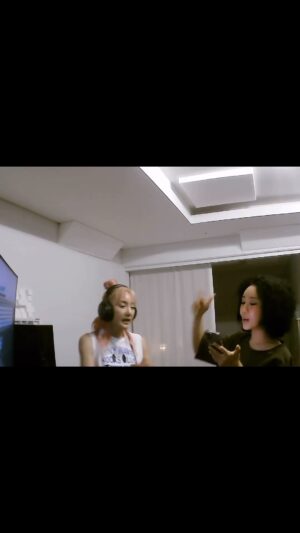 Truedy Instagram - 중학교 체육시간 농구시합 전,
용기를 내고싶던 꼬마아이가,
작은 mp3에 담긴, 바다선배님의 고고고 노래를 들으며
희망과 꿈을 꿈꾸던 제가,
바다선배님과 함께 무대에 설 수 있는 기회가 왔어요.

기적같죠.. 전 사실 바다언니와 함께일때면, 아직 떨려요💕
언니는 제 꿈과 희망이셨거든요.

오늘밤 11시 25분 KBS2
더시즌즈 - 아티스트에서 함께해주세요🎤

@bada0228 바다언니 정말 감사합니다.