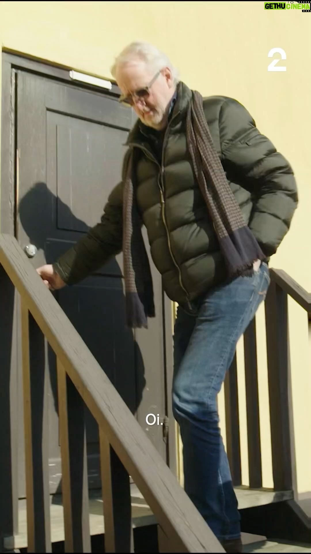Truls Svendsen - 5.8K Likes - Eyvind @hellstroms_verden får se lokalene jeg har fikset for første gang. 😳 I morgen er vi i gang på @tv2norge og @tv2play med Truls à la Hellstrøm Bistro.