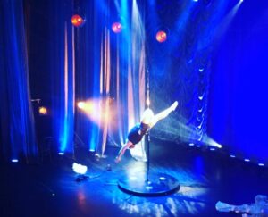 Truls Svendsen Instagram - Henger på @chatnoirteater om dagen, med FRA Æ TIL Å. Foto: @mmarielise