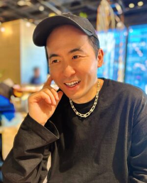 Tsukasa Saitô Instagram - #誕生日
#44歳になりました
#信じられません
#この間まで２０歳だと思っていたのに
#アラフィフが見えてきました
#おでこがやっと追いついてきました
#誕プレ に
#YouTube登録してね🫰🏻