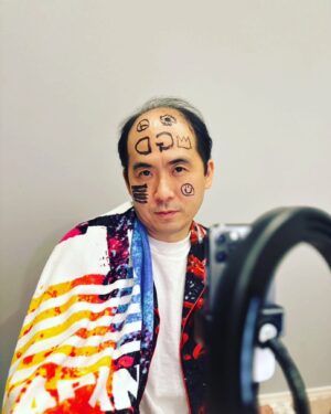 Tsukasa Saitô Instagram - 深夜になんのツテもないのにgdを配信にて待つ男。
顔に愛をかいたら瓜田さんみたいになっちゃったよ。
#gd
#jiyong
#bigbang
#peaceminusone 
@xxxibgdrgn