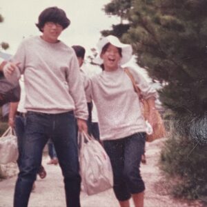 Tsurube Shofukutei Instagram - 52年前大学時代の嫁と僕の写真が出てきました。大学の友人、鶴井が持ってました