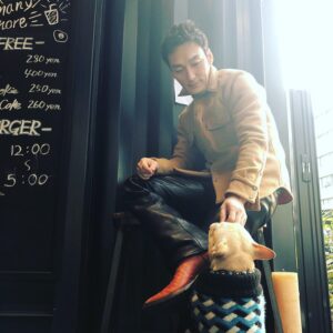 Tsuyoshi Kusanagi Instagram - 日が少し長くなってきた。
仲間でミートもマモ！
クルミ若干風邪。
#nakamademeeting