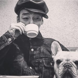 Tsuyoshi Kusanagi Instagram - 今日は寒いですね。
良い夜を。
#フレンチブルドッグ 
#ブリュッセルグリフォン