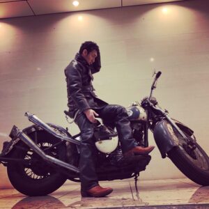 Tsuyoshi Kusanagi Instagram - 自分のペースでトコトコ。
昼はポカポカ夜寒し。
温度差。
#乾燥対策 
#ハーレー 
#ナックルヘッド 41