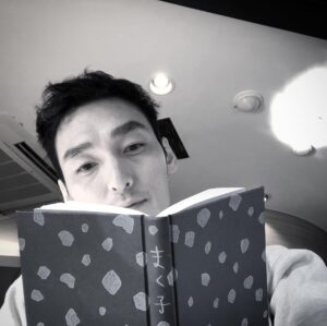 Tsuyoshi Kusanagi Instagram - 久々。本！
#まくこ