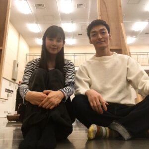 Tsuyoshi Kusanagi Instagram - 舞台稽古。辛いが楽しい。
#小西真奈美 メイクしてます。
#家族のはなしpart1