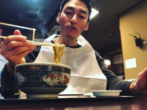 Tsuyoshi Kusanagi Instagram - カレーそばっくい！
はねても、いいけどねー。
一応。まえかけ。
＃カレー蕎麦。