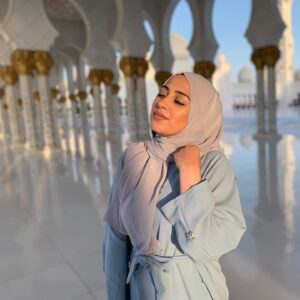 Tua El-Fawwal Instagram - Ramadan Kareem🌙✨ #thetravelinghijabi  #shetravelsmodestly #travel #traveling #hijabiontour #travellove #wanderlust #aroundtheworld #vacation #summervacation #sun #enjoysun #modestfashion #sun #friends #fun #love #enjoy #life #hamdullilah #greatgod #travels #uae #dubai #emirates #dubaiuae #mosque #sheikhzayedmosque #abudhabi #ramadan2019 #ramadankareem🌙