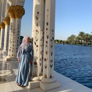 Tua El-Fawwal Instagram - Ramadan Kareem🌙✨ #thetravelinghijabi  #shetravelsmodestly #travel #traveling #hijabiontour #travellove #wanderlust #aroundtheworld #vacation #summervacation #sun #enjoysun #modestfashion #sun #friends #fun #love #enjoy #life #hamdullilah #greatgod #travels #uae #dubai #emirates #dubaiuae #mosque #sheikhzayedmosque #abudhabi #ramadan2019 #ramadankareem🌙