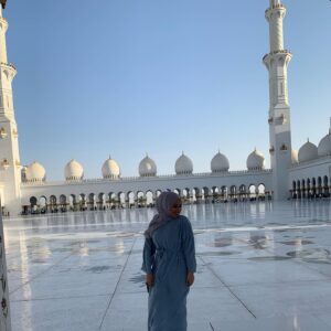 Tua El-Fawwal Instagram - Ramadan Kareem🌙✨ #thetravelinghijabi  #shetravelsmodestly #travel #traveling #hijabiontour #travellove #wanderlust #aroundtheworld #vacation #summervacation #sun #enjoysun #modestfashion #sun #friends #fun #love #enjoy #life #hamdullilah #greatgod #travels #uae #dubai #emirates #dubaiuae #mosque #sheikhzayedmosque #abudhabi #ramadan2019 #ramadankareem🌙