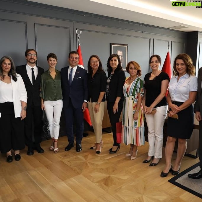 Tuba Erdem - 2.9K Likes - Bugün Oyuncular Sendikası Yönetim Kurulu olarak İstanbul Büyükşehir Belediye Başkanı Sayın Ekrem İmamoğlu ve çalışma arkadaşları ile biraraya geldik. Kendisine ve ekibine bizleri samimiyetle kucakladıkları ve ağırladıkları için çok teşekkür ederiz. Kültür-Sanat Projelerinde birlikte çalışacağımız için çok heyecanlıyız.
Herşey Çok Güzel Olacak😊
#ekremimamoglu #istanbulbuyuksehirbld
