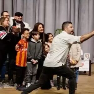 Tuğçe Karabayır Instagram - Ruh Öküzüm 200. Kez sahnedeydi☺️ Bu güzel günümüzü oyunumuzu izlemeye gelen çocuklarımız ve Isparta seyircisiyle kutladık❤️ Güzel Ispartamıza çook teşekkürler

2016 yılından beri #RuhÖküzüm oyunumuza gelen, bizi yalnız bırakmayan kıymetli seyircimize çoook teşekkürler❤️

@tugcekarabayir @erkankaradenizz @finitolartiyatrosu @suflesanat @ukeremkaya 

#FinitolarTiyatrosuŞehrinizeGeliyor 

Yarın akşam AFYON