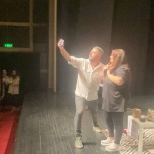 Tuğçe Karabayır Instagram - Çoook teşekkür ederiz Bursaa❤️ İyi ki gelmişsiniz, çoo sağolunn #RuhÖküzüm

@tugcekarabayir @erkankaradenizz @finitolartiyatrosu @ukeremkaya @suflesanat 

#FinitolarTiyatrosuŞehrinizeGeliyor

📍Yarın akşam ANKARA
📍20-23-25 Ocak ANKARA
📍26 Ocak MERSİN