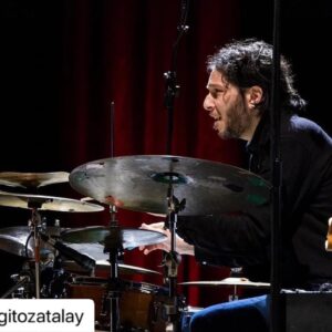 Tülay Günal Instagram - #Repost @yigitozatalay with @use.repost
・・・
#Repost @yuruyen.merdiven 
• • •
Nâzım’a Caz Şarkıları 17 Ağustos Perşembe 21:00’de Kalamış Yaz Festivali’nde 📌 @nazimacazsarkilari @tulaygunal9 @dnz_gungoren @orhannaydin @yigitozatalay @kemalemirel 
Fotoğraflar: @emretopdemir @crrkonsersalonu 25.05.2023