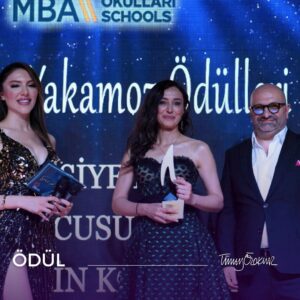 Tümay Özokur Instagram - @ozozlemcinar , @mbaokullari tarafından düzenlenen 2.Beyaz Yakamoz Ödülleri’nde “Yılın En İyi Polisiye Dizi Kadın Oyuncusu” ödülünü aldı. ✨🏆 @beyazyakamozodulleri