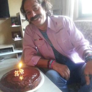 Tuna Arman Instagram - Gittiğin yerde mutlusundur umarim, yorgunlukların kirginliklarin bitmistir ,ben sensiz daha yorgun daha kırgınım, çocuklar sensiz üzgün adın geçince kapıya bakiyorlar hala 
60 yasinda olacaktın hep derdin ya 60 görmem diye
Ama başka şeylerde derdin,keşke onlar olsaydı
Seni özledim seni seviyorum iyiki doğdun canım tanşummmmm
2 kasim Tansu Okan