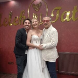 Tuna Arman Instagram - ( evlenmedik @melektatarr guzel gelinliklerini tanıtıyoruz )
🧿🧿🧿🧿🧿
Harikaaa bir günden en sevdiklerimle
#barbarossansal #tunaarman #farukka