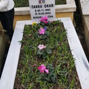 Tuna Arman Instagram - 1 yil oldu 1yilll,,365 gündür yoksun bardagin sigaraligin yerinde sen ordasin hergun defalarca konusurum seninle,,kizarim ,kuserim ama sen ordasin seni seviyoruz ve cok özlüyoruz tansu,,kardes arkadas dost herseydin