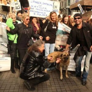 Tuna Arman Instagram - 2 yıl oldu bugün anlatacak o kadar şey birikti ki ,sensiz 2 yıl 
Çocuklar sensiz ev sensiz ben sensiz......
Anılarımız ve acılarımızla 
Seni çok özledim 
Seni çok seviyorum 
TANSU OKAN 
#tansuokan