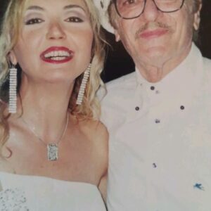 Tuna Arman Instagram - Anılar Anılar yılların ardından birgun her seyin fotoğraflarda kalması........kaybetmekten yoruldum
Mekanin cennet olsun ustam KAYHAN YILDIZOĞLU
#sinema #tiyatro #dizi #aktör #çiçektaksi #kayhanyıldızoğlu #rip