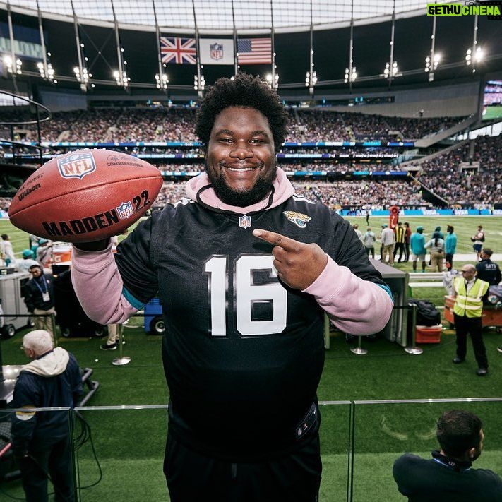 Tuwaine Barrett - 29.4K Likes - Big big love, @nfluk @eamaddennfl for an unforgettable experience! @jaguars vs @miamidolphins letās goooo! š¤
