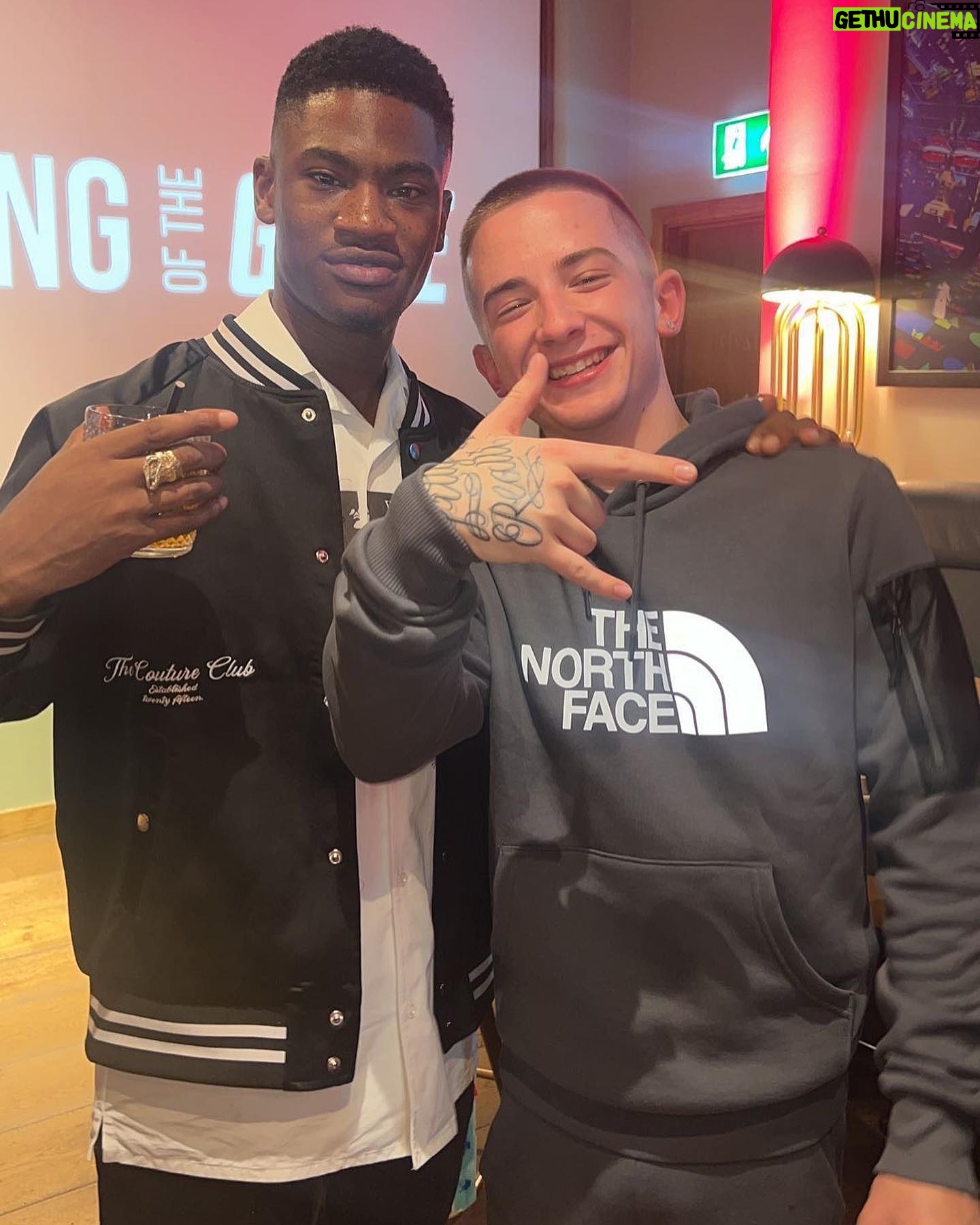 Ty Logan - 5.2K Likes - Just A Local Lad, Sharing Great Energy With Great People! 💯🏆💙 Thanks @jdofficial For Having Me! 24th November My New Single, Don’t Ruin It Drops!!!! #energy #goodvibes #jdsports #staytuned