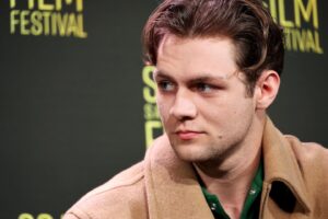 Ty Simpkins Instagram - Thank you SCAD Savannah Film Festival and congratulations to all my other breaking big award winners #thewhale #a24 #scad 

Styling: @chloekeiko 
Grooming: @michaelduenas