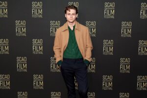 Ty Simpkins Instagram - Thank you SCAD Savannah Film Festival and congratulations to all my other breaking big award winners #thewhale #a24 #scad 

Styling: @chloekeiko 
Grooming: @michaelduenas