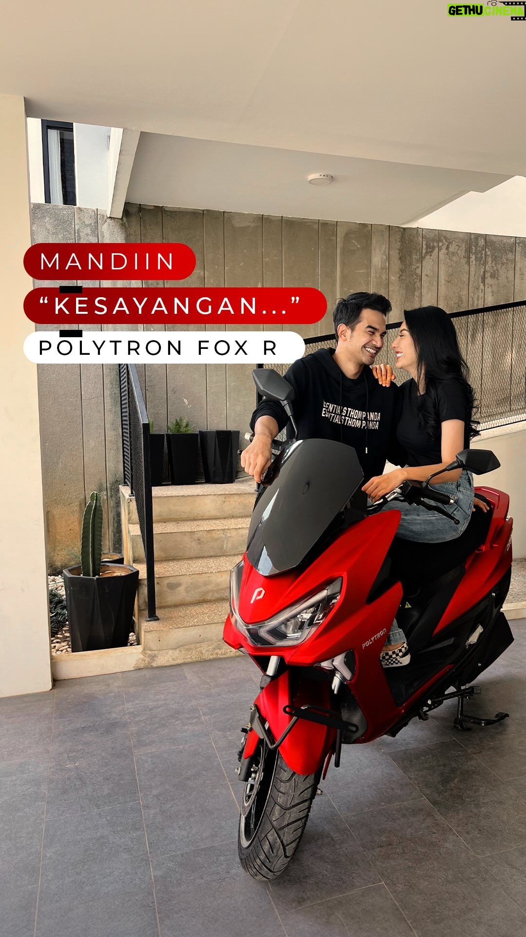 Tyas Mirasih - 1.1K Likes - Basah-basahan di kamar mandi….? 🫣
Atau… basah-basahan di garasi? 🤭
Mau basah di mana aja, gas terus bareng Polytron EV!
Jangankan basah, genangan air pun tetap TRABAS!!! 🏍️💨
#PolytronEV #PolytronFOXSeries #PolytronFOXR #MotorListrik