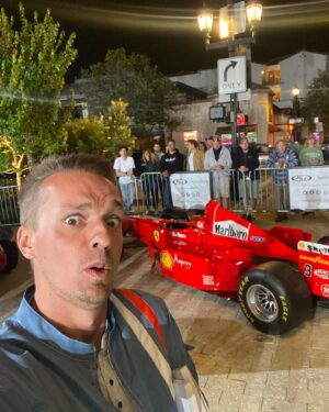 Tyler Hoover Instagram - A great night viewing the Pebble beach auctions and talking cars with @bradgarrett. “Everybody loves Raymond” was the last show I remember all 3 generations of my family sitting down and laughing at together. Nowadays, we are all looking at our phones (like I’m doing now), but I will certainly get my screen out of my face the next time I’m in Las Vegas to see his set at  @bradgarrettscomedyclub! Also check out the Schumacher undefeated 98 Ferrari F1 car, and another incredible McLaren F1.