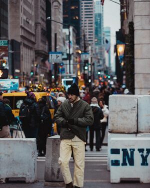 Tyler Hynes Instagram - 🍎
.
What’s your favourite New York City film? 
.
📷 @joshuashultz