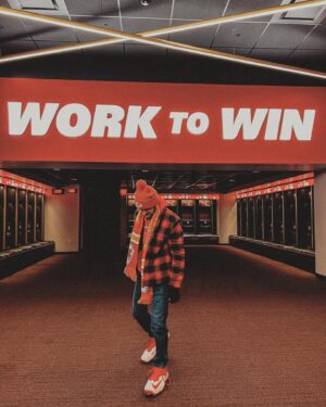 Tyler Hynes Instagram - Red 👑dom baby ❤️‍🔥 @chiefs 

#chiefskingdom 

Who’s got it?