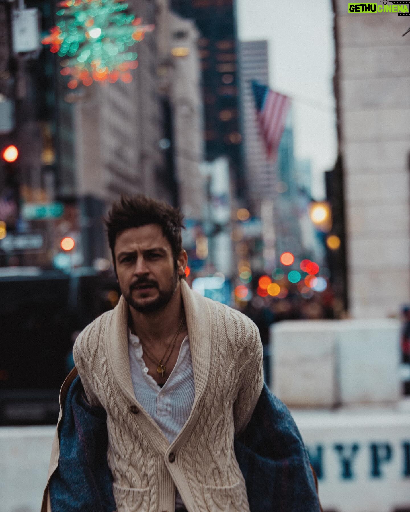 Tyler Hynes - 11.8K Likes - 🍎
.
What’s your favourite New York City film?
.
📷 @joshuashultz