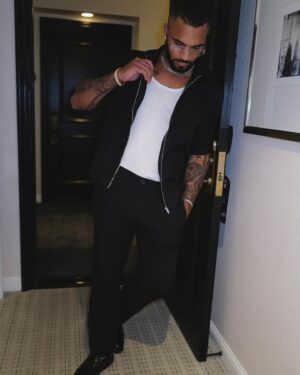 Tyler Lepley Instagram - Los Angeles Press Junket📍

Stylist: @benjaminholtrop @givenchy 
PR: @initiativepr 
Barber: @master_barber_a_rod 
Groomer: @taylourchanel 

HARLEM SZN2 premieres this Friday!  @harlemonprime @primevideo @amazonstudios